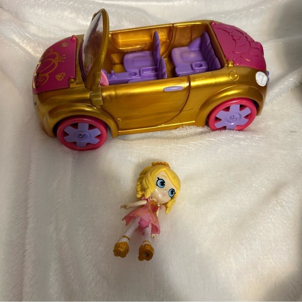 Shopkins Happy Places Royal Trends Convertible Tiara Car GOLD